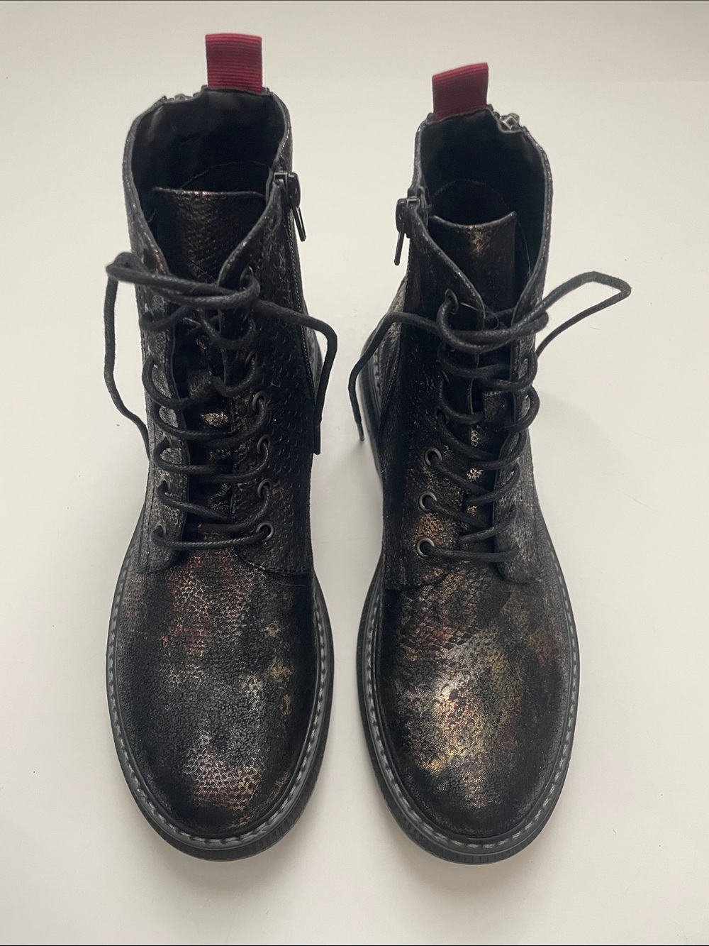 Men’s Iridescent Faux Leather Snake Embossed Lug Sole Ankle Boots Size 8